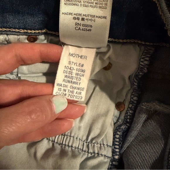 MOTHER High Waisted Runaway flare jeans - size 26 - distressed - Picture 12 of 15